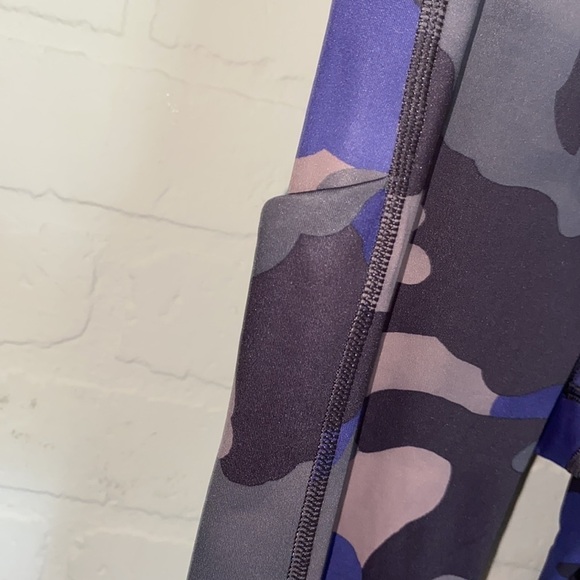 Athleta ultimate stash pocket printed 7/8 camo tights leggings small tall‎ - Picture 5 of 11